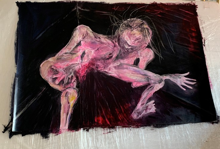 Farbbild Öl auf Leinwand auf einem Tisch liegend, ohne Rahmung, das einen gekrümmten Menschen zeigt, rosa auf schwarzem Grund mit Spuren von Rot.